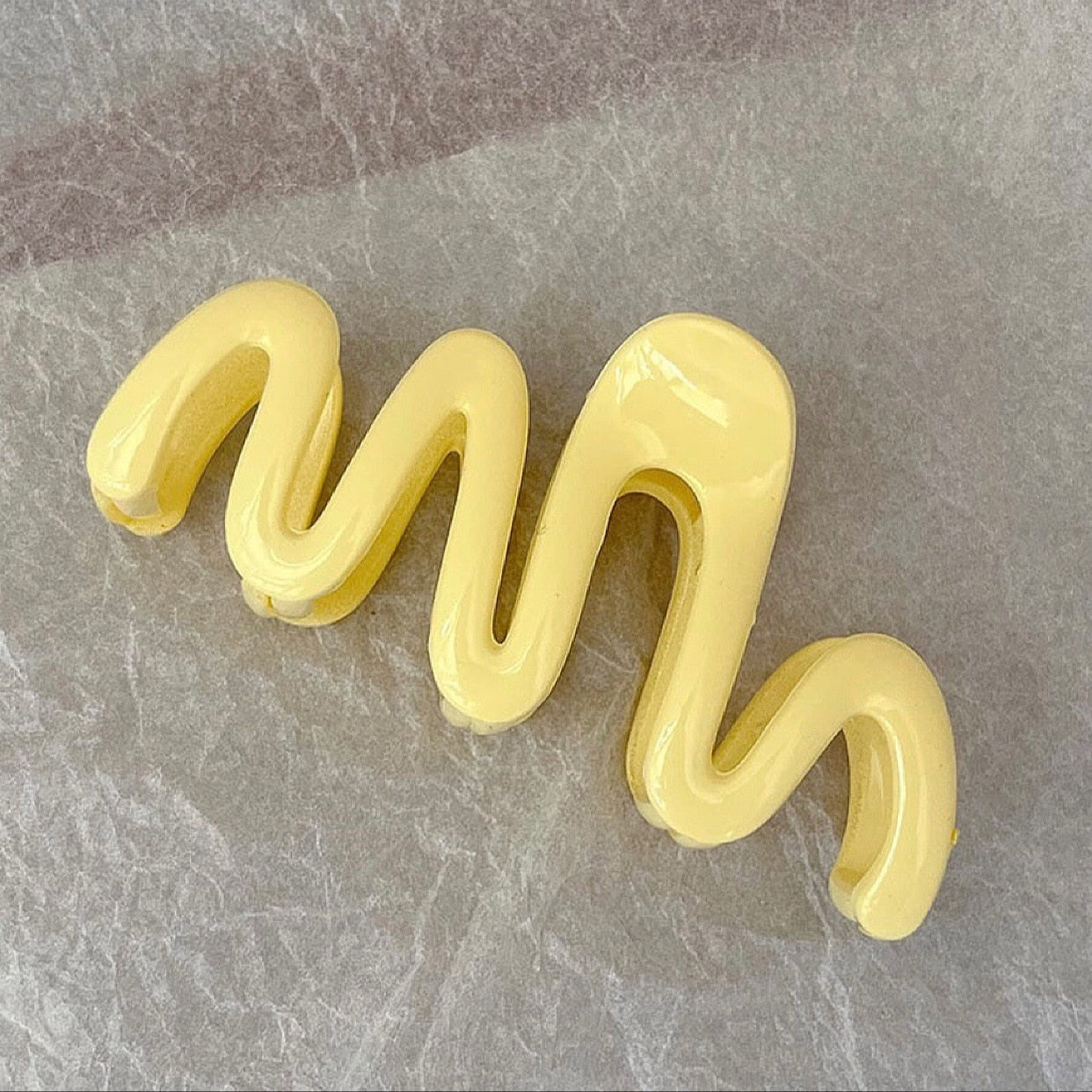 Jelly Wave Hair Claw